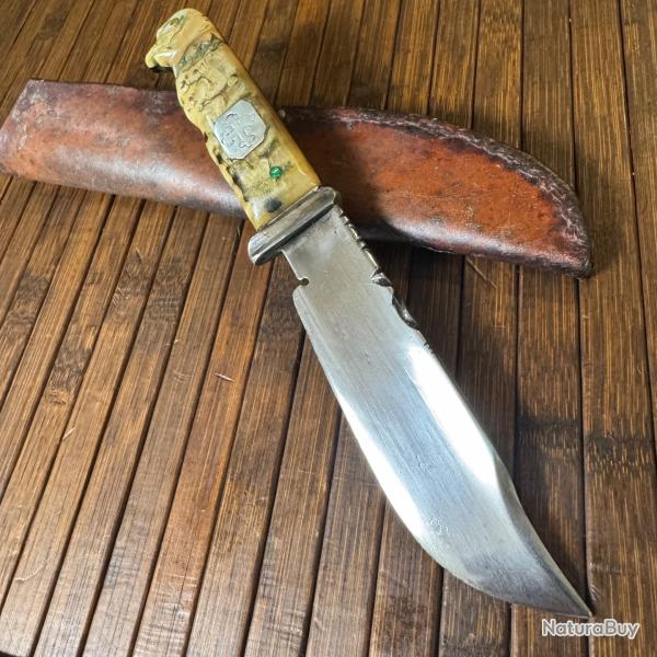 BEAU COUTEAU POIGNARD ARTISANAL MANCHE CORNE DE BELIER SCULPT EN TETE D'AIGLE AVEC CROIX EN ARGENT