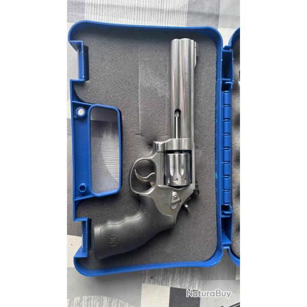 Smith et Wesson 617- 6 6 pouces