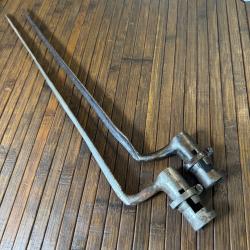 LOT DE DEUX BAÏONNETTES A DOUILLE