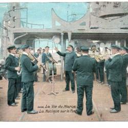 CPA - Marine Militaire -La Vie Marin La Musique sur le Pont  N°1660