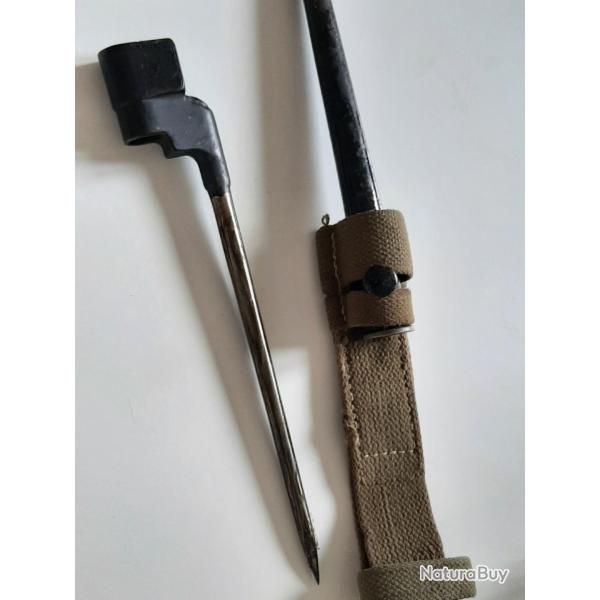 Baionnette anglaise Lee Enfied n4 MK II avec porte fourreau. Fourreau dat 1944. Trs rare.