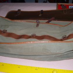 ANCIEN SAC DE CHASSE EN SKAI ET TISSUS .