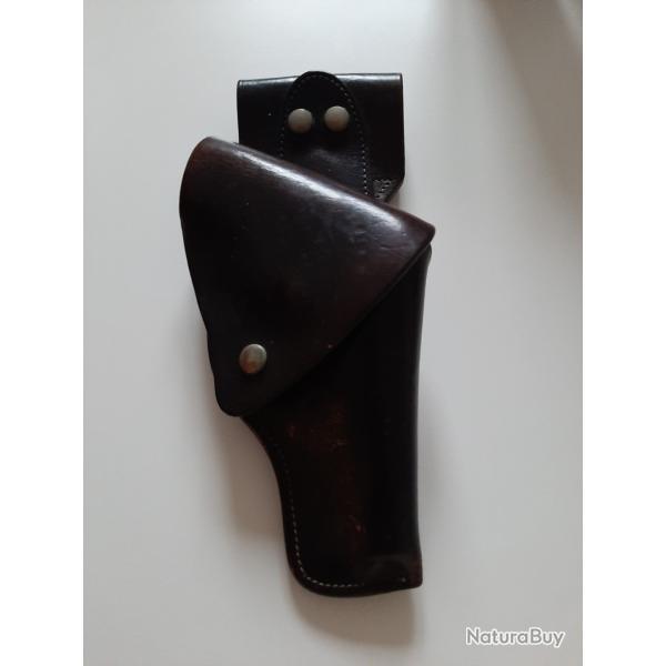 Trs bel tui pour pistolet ou revolver. Cuir brun trs pais. 17 cm de profondeur, 12 cm de largeur