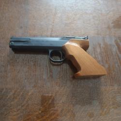 pistolet match AP 604 en très bon état calibre 4,5