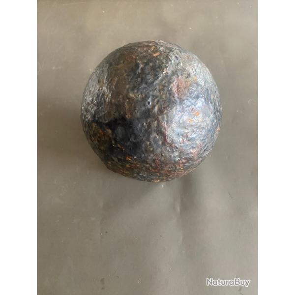 boulet de canon grande taille poids 14 kg  diamtre 15 cm