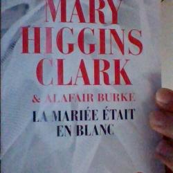 La mariée était en blanc par Mary Higgins Clark et Alafair Burke - Le livre de poche -