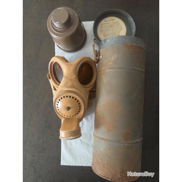 Masque  gaz civil franais - dat 1939 - complet avec bote et filtre