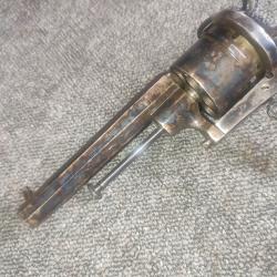 Révolver 9mm à broche Manufacture Saint Etienne barillet canon et bâti entièrement jaspé
