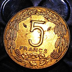 Afrique centrale piece de 5 francs 1977 ttb