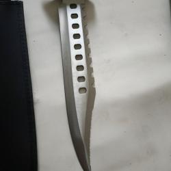A vendre très beau couteau de chasse avec étui
