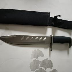 A vendre très beau couteau de chasse avec embout casse vitre