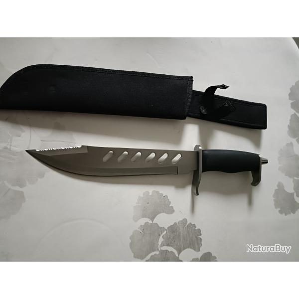 A vendre trs beau couteau de chasse avec embout casse vitre