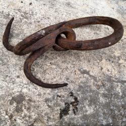 Grapin ancien en fer forgé