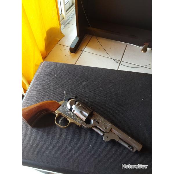 Vends Pietta Marshall, cal 36 pn, tat neuf jamais tir.Canon miroir et tout le reste tat neuf.