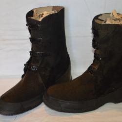 PAIRE DE BOTTES AMERICAINES 1944 OVERS SHOES HOOD RUBBER 1944-AMERICAN OVERSHOES 2°WW