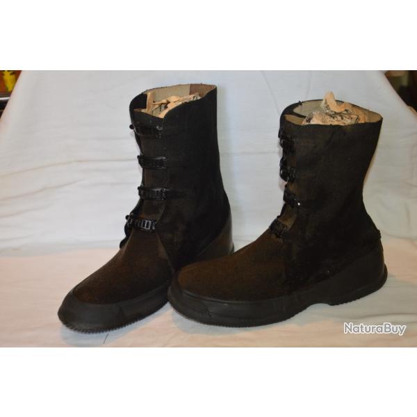 PAIRE DE BOTTES AMERICAINES 1944 OVERS SHOES HOOD RUBBER 1944-AMERICAN OVERSHOES 2WW