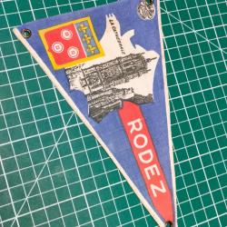 RODEZ, ROUERGUE FANION TOURISTIQUE VINTAGE