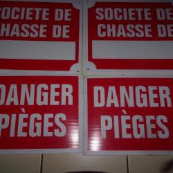 Lot de 4 pancartes Societe de chasse  et Danger pieges