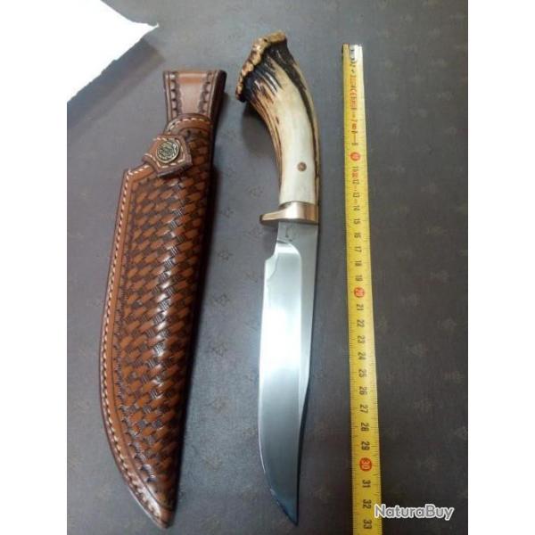 Couteau forg par Daniel vally manche en bois de cerf amricain etui  cuir sur coque en bois
