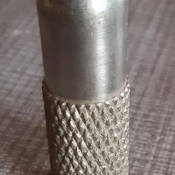 Bouchon de valve  Laiton chromé, marque sur le dessus MFV9 . Longueur 50mm