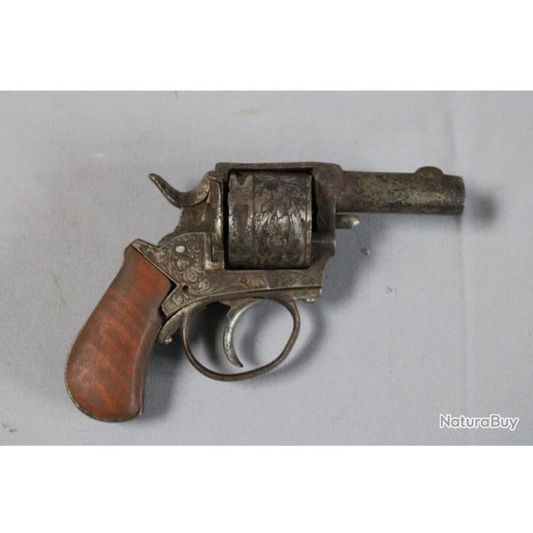 Revolver Bulldog priode XIX richement cisel, collection catgorie D.revolver  barillet  5 coups