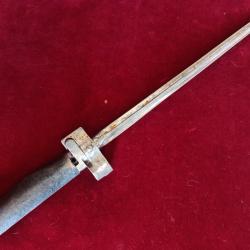 Poignard réalisé avec le bout d'une baïonnette lebel 1886 poignée fonte - Couteau de combat ?