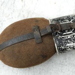FELDFLASCHE mit Trinkbecher - gourde allemande + quart  NORMANDIE  1944 SLO22GRD002 ref LIS25GOU001
