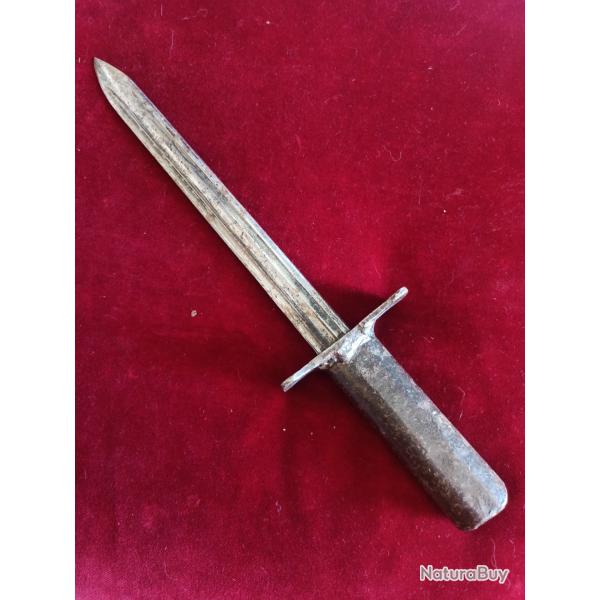 Poignard lourd ralis avec une partie de sabre ? poigne artisanale - Couteau de combat ?