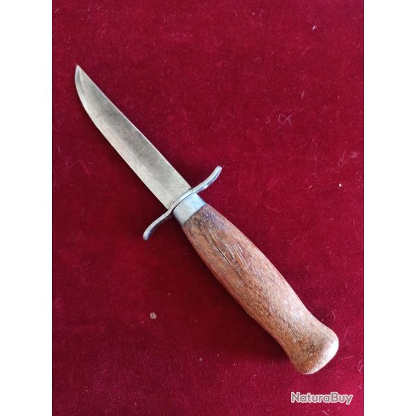 Poignard artisanal poigne bois, petite lame et garde mtal - Couteau de combat ou de prostitue ?