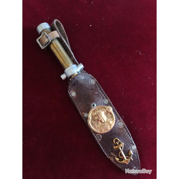 Poignard artisanal laiton et mtal avec fourreau dcor Cloptre et ancre de marine, original ?