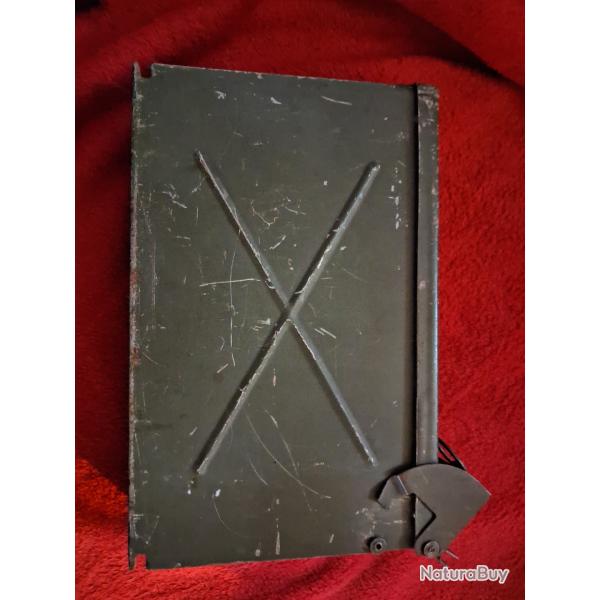 Caisse a munitions metal pour mitrailleuse
