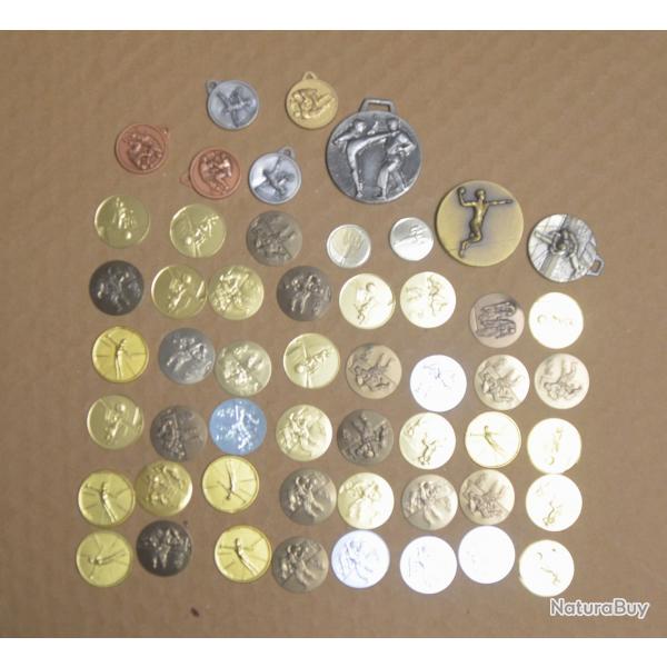 Gros Lot de mdailles diverses et divers insignes