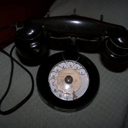 Ancien téléphone noir a colonne Boulogne-Billancourt ....1940 / 1951 ..