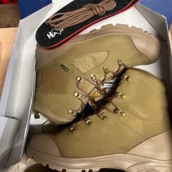 Chaussures hautes randonnées chasse neuves HAIX 43 goretex