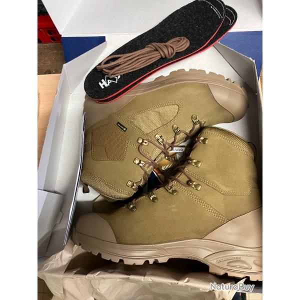 Chaussures hautes randonnes chasse neuves HAIX 43 goretex