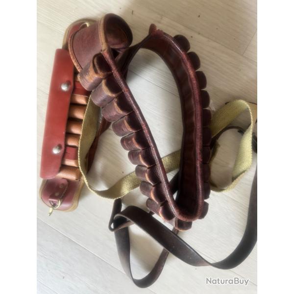 lot de 2 Cartouchires  pour cartouches cal 12 et une bretelle