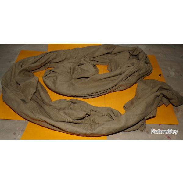 CHECHE BEIGE DE TRADITION MILITAIRE DE L'ARMEE FRANCAISE , LARGEUR 80 CM LONGUEUR 240 CM  , UN NOM E