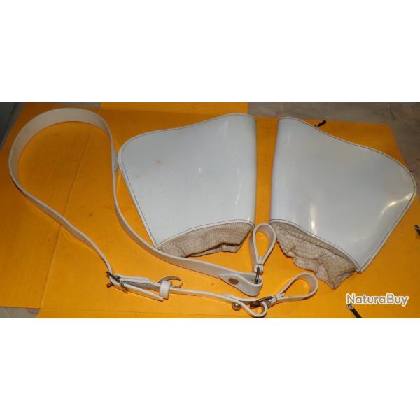 BAUDRIER BLANC AVEC UNE PAIRE DE CRISPINS DES MOTARDS DE LA GENDARMERIE NATIONALE  , BON ETAT VOIR P