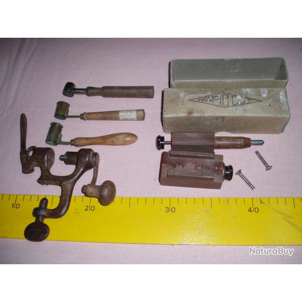 OBJETS DE CHASSE TROIS DOSETTES A POUDRE ET UN  OBJET EN BOITE A IDENTIFIER ?&1 SERTISSEUR(MANQUE DE