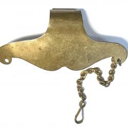 Ancienne verrouille porte-épée.
