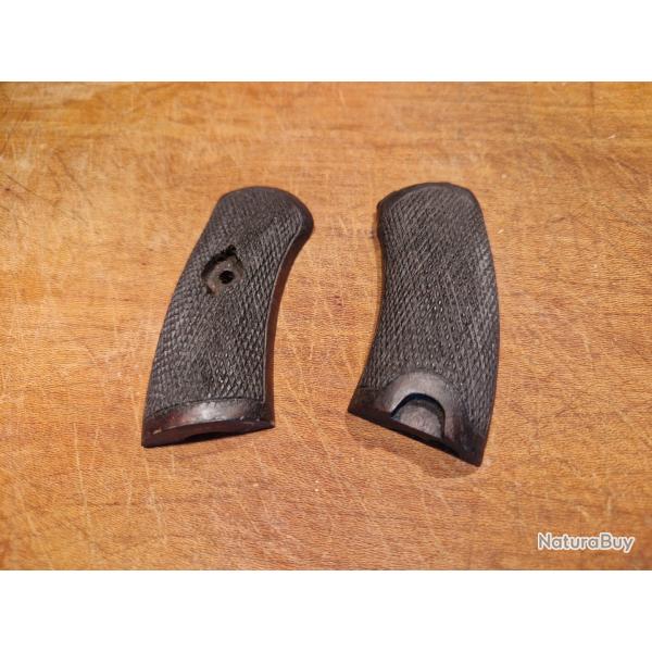 Vends plaquettes de crosse pour revolver Chamelot Delvigne modle 1873 et 1874