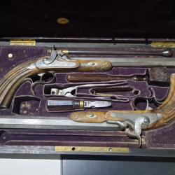 Coffret 2 pistolets de duel CARON Arquebusier à Paris 19e siècle