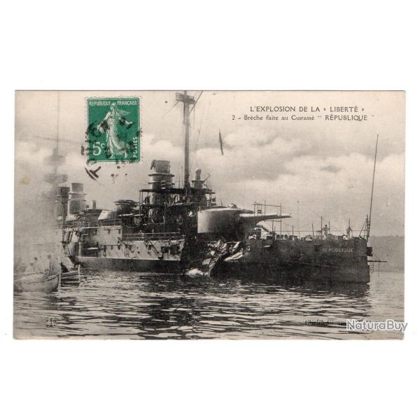 CPA - Marine Militaire- L'EXPLOSION DE LA LIBERT Brche faite au Cuirasse " REPUBLIQUE  - N3339