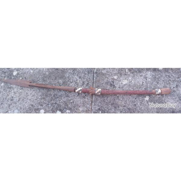 Trs ancienne sagaie - lance de chasse et pche africaine - SENEGAL