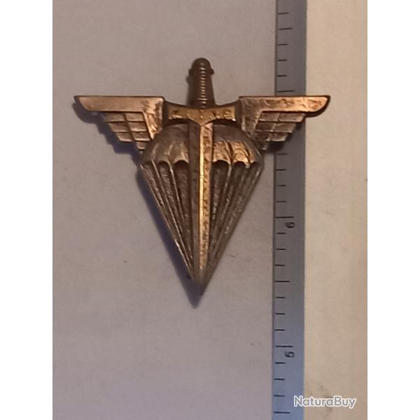 Insigne de la base-cole des troupes aroportes (BETAP)