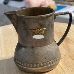 un petit pichet allemand en métal ww2