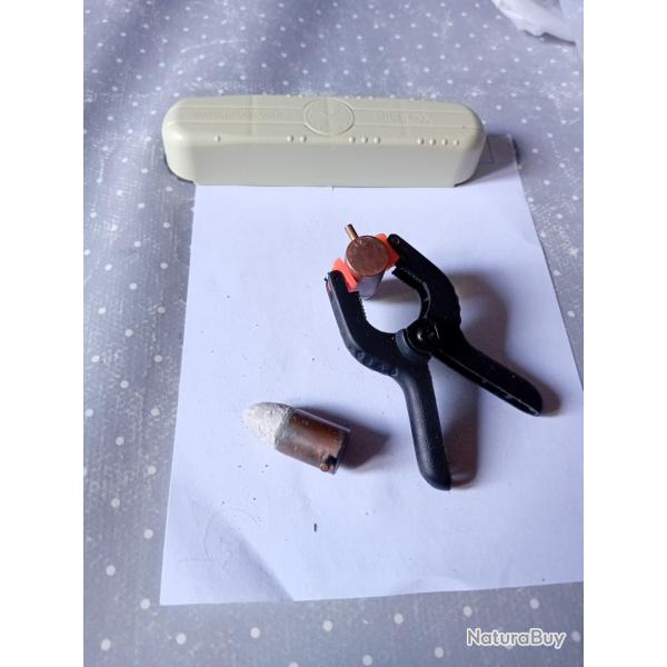 2 munitions  cal.12 pour revolver   broche