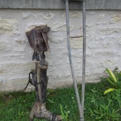 lot Jambe articulée prothèse de guerre 14/18 (WW1) + béquille équipement militaire