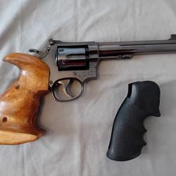 Revolver Smith et Wesson K-14 calibre 38 sp.  Canon six pouces. Très bon état. Équipé concours.