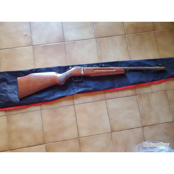 Carabine Manu Arm monocoup 22LR crosse bois, traces de rouille sur canon